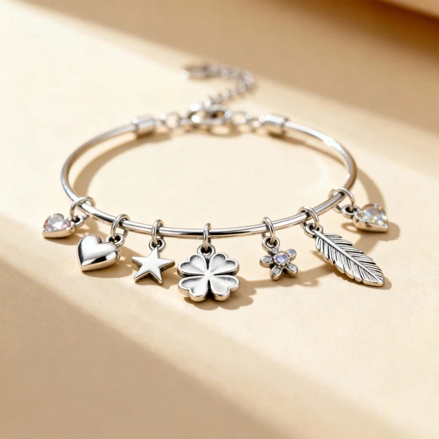 bransoletka z charmsami